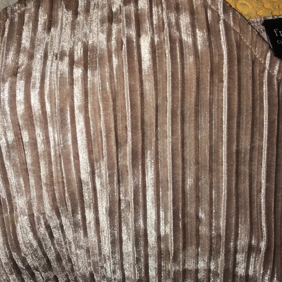 Blush colored v-neck dress! - Picture 3 of 4